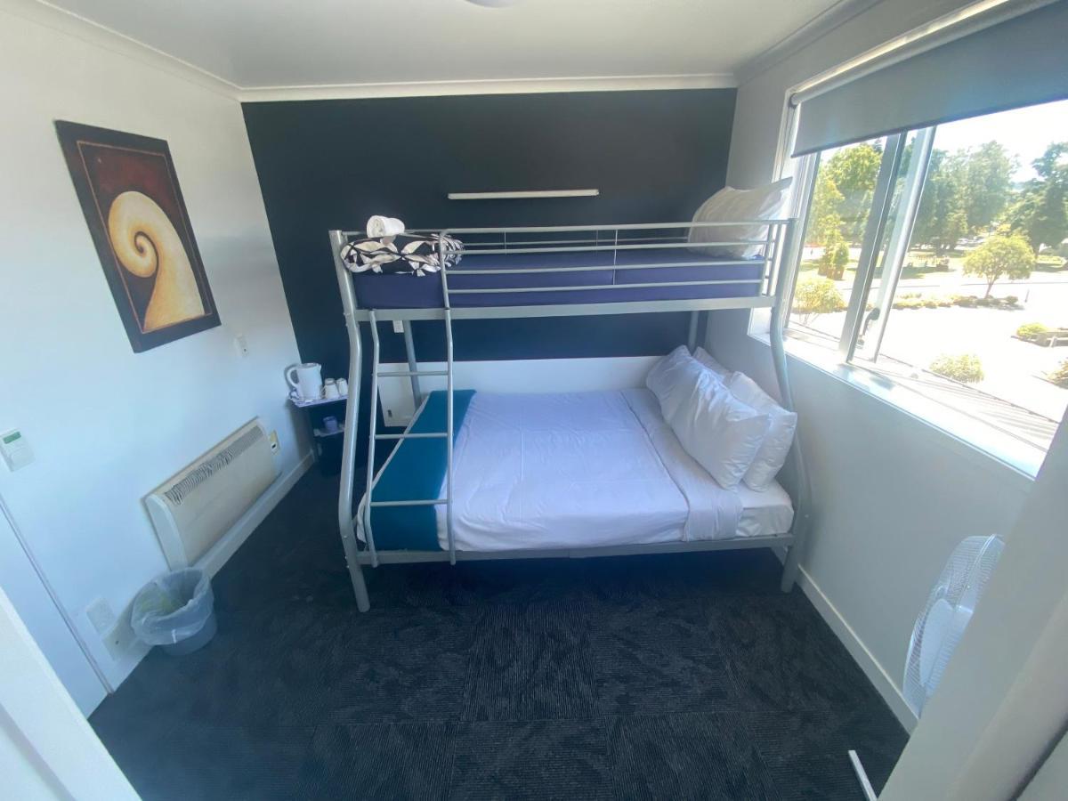 Based By The Lake Taupo Exterior photo