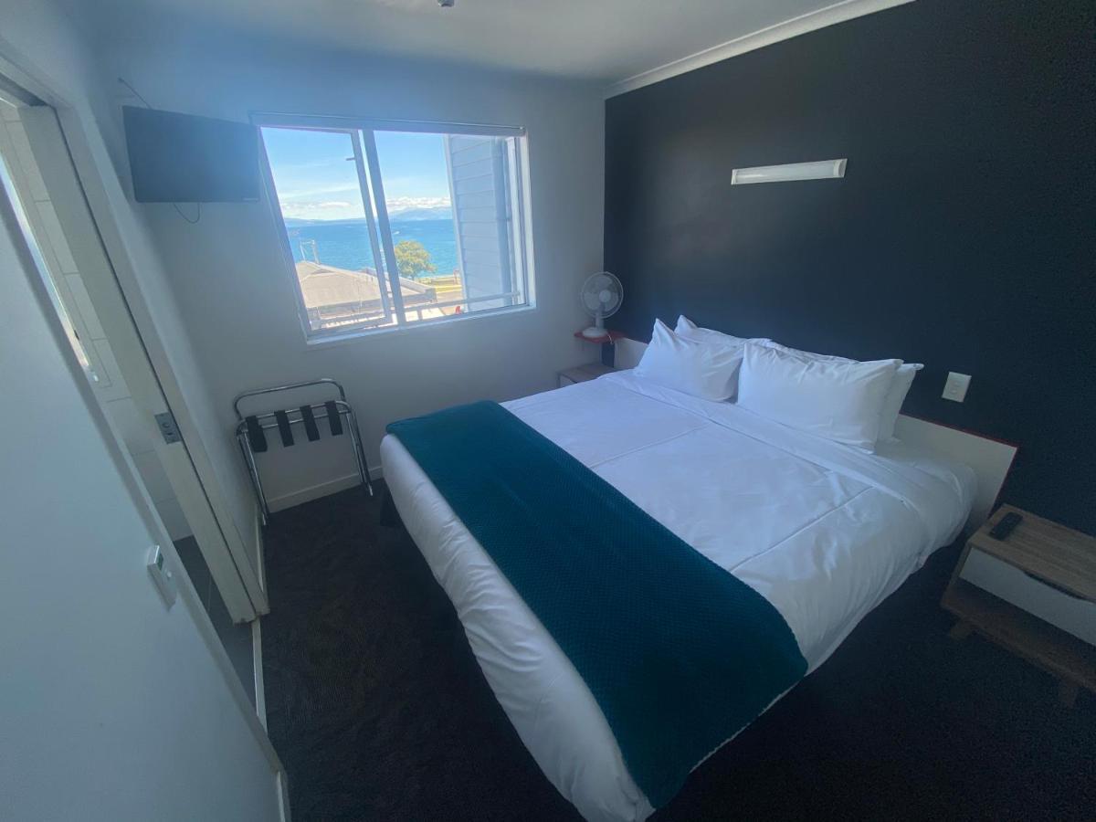 Based By The Lake Taupo Exterior photo