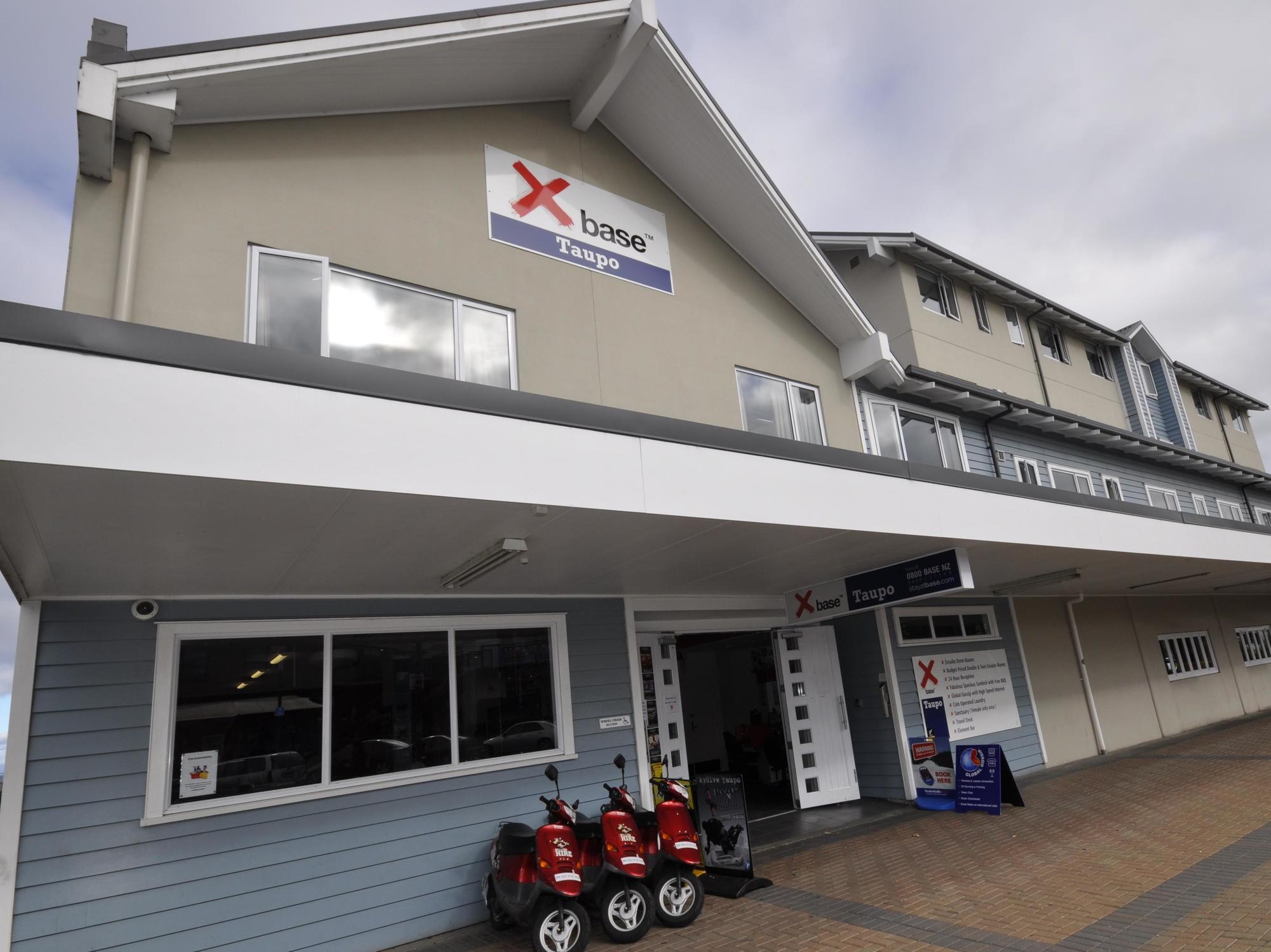 Based By The Lake Taupo Exterior photo