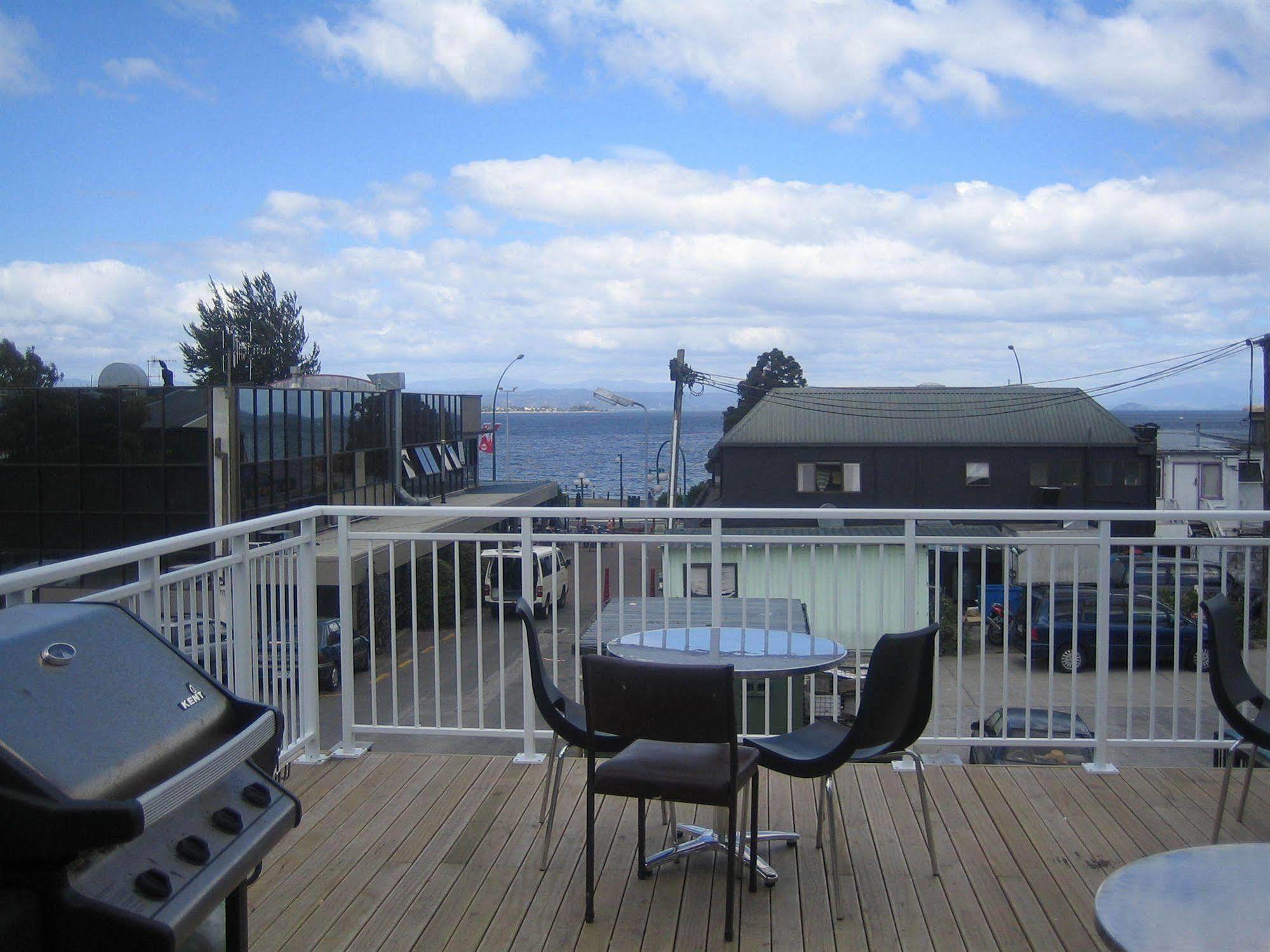 Based By The Lake Taupo Exterior photo